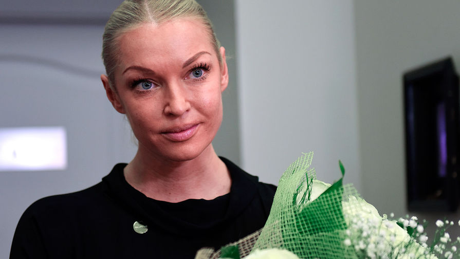 Волочкова заявила, что ее уволили из Большого театра из-за расставания с "влиятельным богатым человеком"