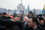 Джон Маккейн на Майдане, декабрь 2013 года