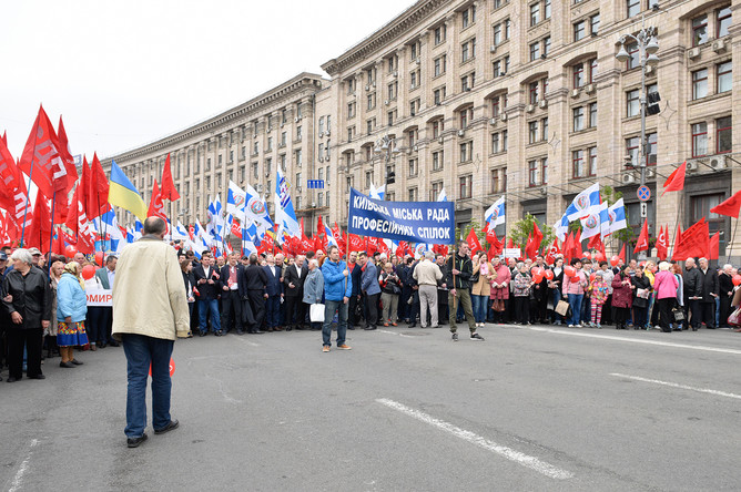 Участники первомайской демонстрации в Киеве, 1 мая 2017 года
