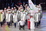 Российские спортсмены идут под Паралимпийским флагом во время парада атлетов на церемонии открытия XII зимних Паралимпийских игр в Пхенчхане