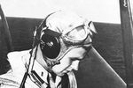 Летчик ВВС США Джордж Буш в кокпите самолета, фото сделано между 1942 и 1945 гг.