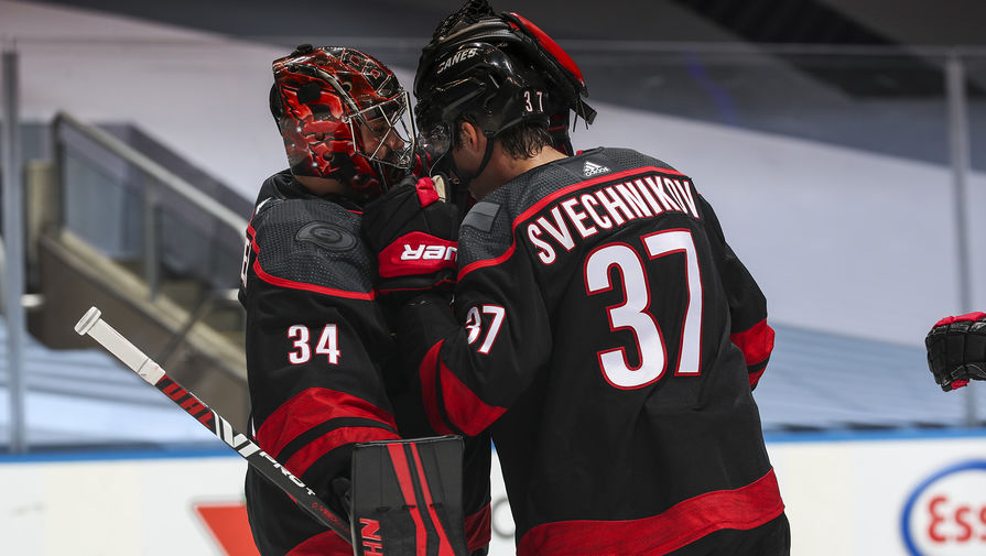 Свечников забил первую шайбу "Каролины" в новом сезоне НХЛ