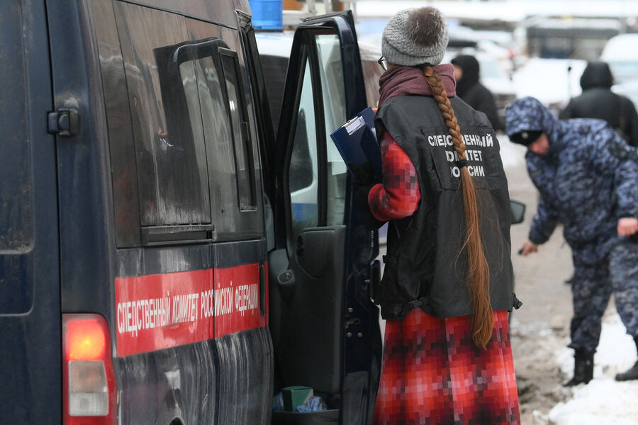 Сотрудники спецслужб на&nbsp;месте взрыва около&nbsp;жилого дома на&nbsp;Рязанском проспекте, 17&nbsp;декабря 2024&nbsp;года