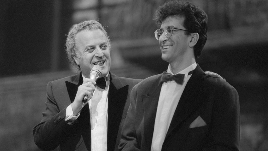 Участники праздничной телепрограммы Александр Буйнов и Илья Резник, 1991 год 