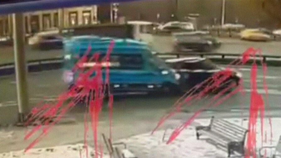 В Москве маршрутка с пассажирами въехала в легковой автомобиль