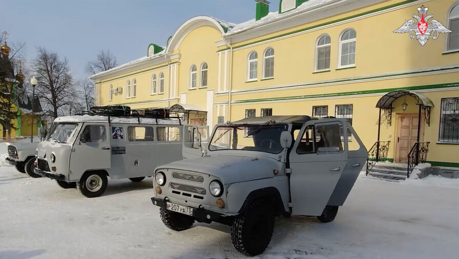В Ульяновске священники освятили автомобили УАЗ, которые направили десантникам в зону СВО