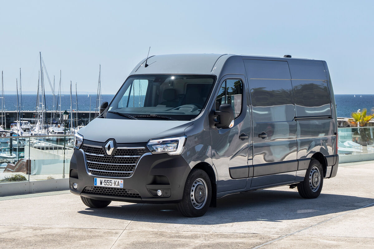 Дилеры в России выставили на продажу новые Renault Master по цене от 4,3  млн рублей - Газета.Ru | Новости