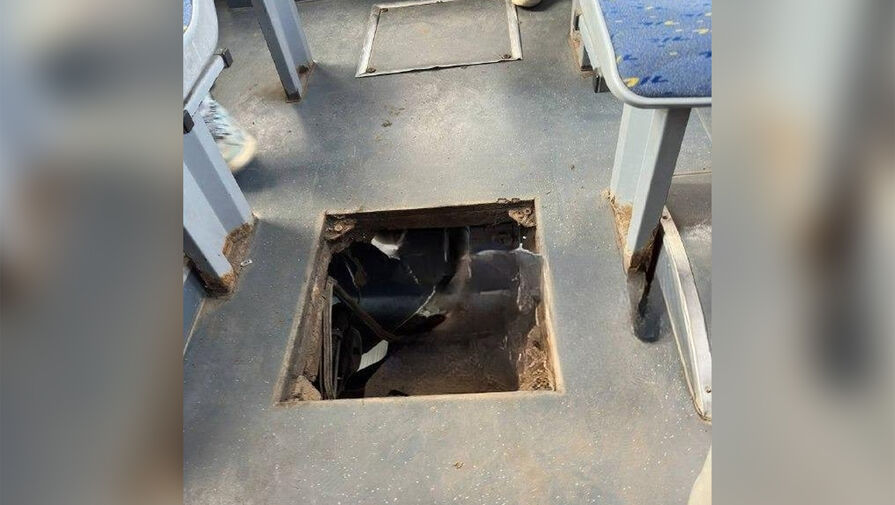 Ростовчанка провалилась в дыру в полу автобуса