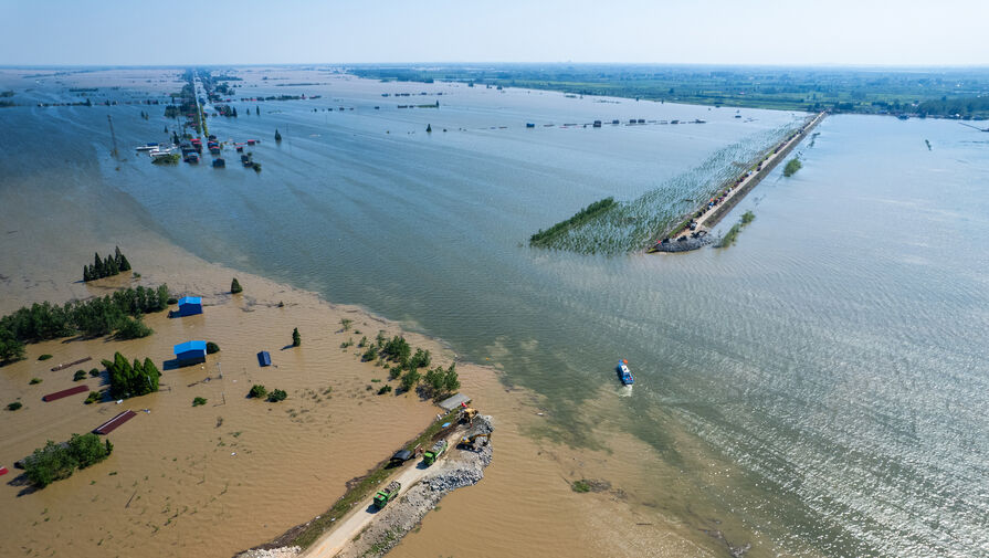 В Китае прорвало дамбу на втором по величине озере в стране