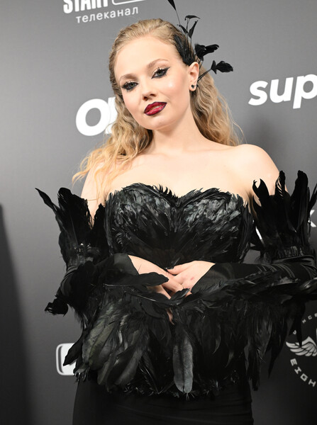 Инди-поп певица TRIDA (Мария Зверева) на музыкальной премии «Жара Media Awards 2025» в концертном зале «Live Арена» в Московской области, 30 октября 2025 года