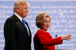 Дональд Трамп и Хиллари Клинтон во время дебатов