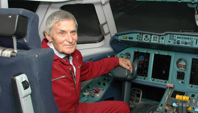 Герой Советского союза лётчик Юрий Курлин