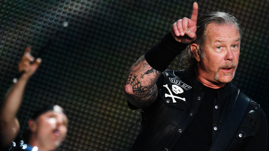 Джеймс Хетфилд (вокал, ритм-гитара) во время выступления на концерте рок-группы Metallica на Большой спортивной арене «Лужники», 21 июля 2019 года 