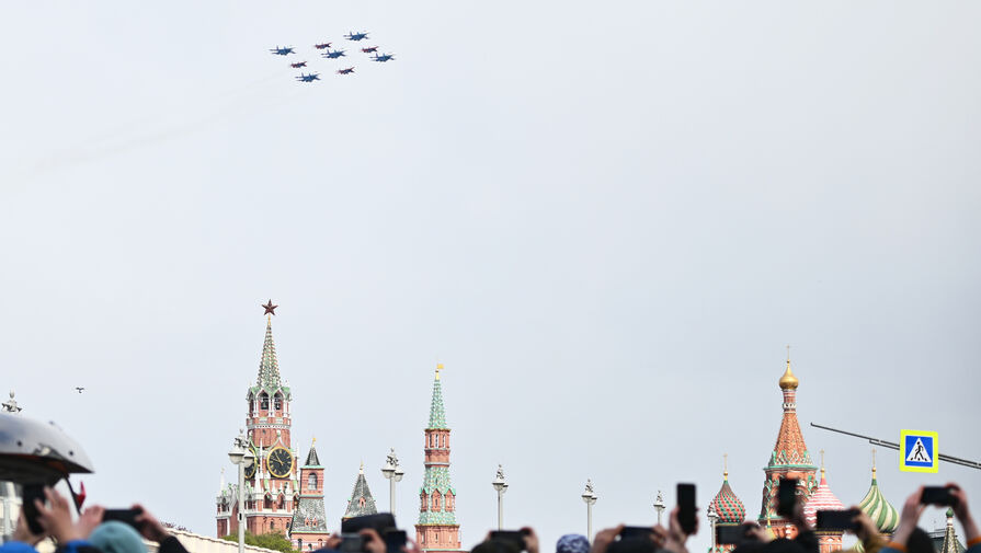 Парад Победы на Красной площади завершился пролетом авиации