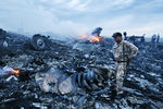 На месте падения пассажирского самолета «Малайзийских авиалиний» Boeing 777