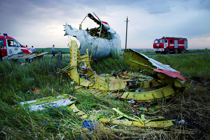 На месте крушения рейса MH17 Malaysia Airlines 17 июля 2014 года