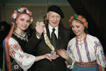 Игорь Моисеев принимает почетный Орден искусств «Янтарный крест», 2000 год
