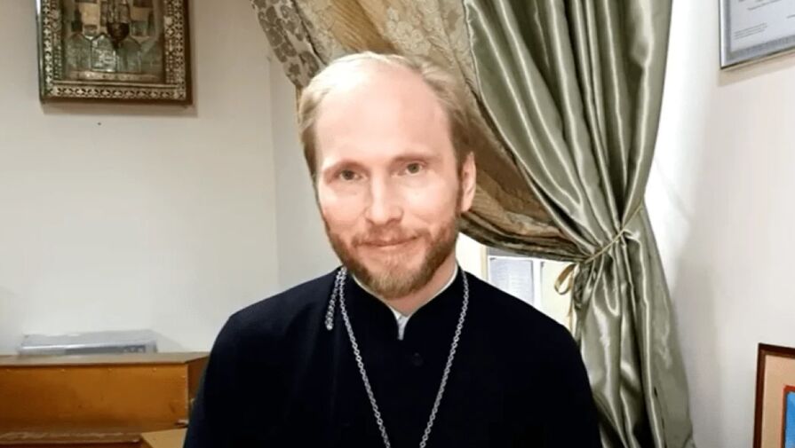 В Москве священника лишили сана за мир вместо победы в молитве
