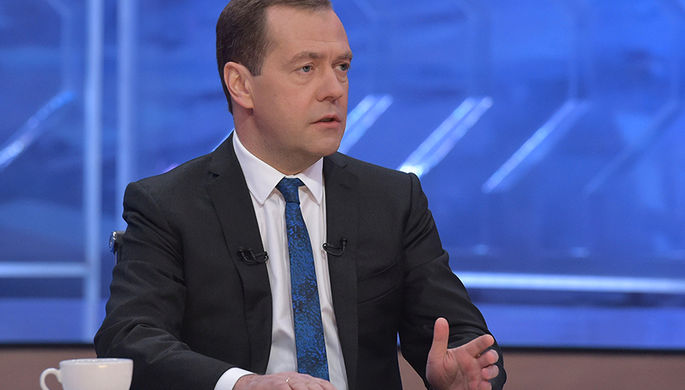 Председатель правительства РФ Дмитрий Медведев во время интервью по итогам работы правительства РФ в...