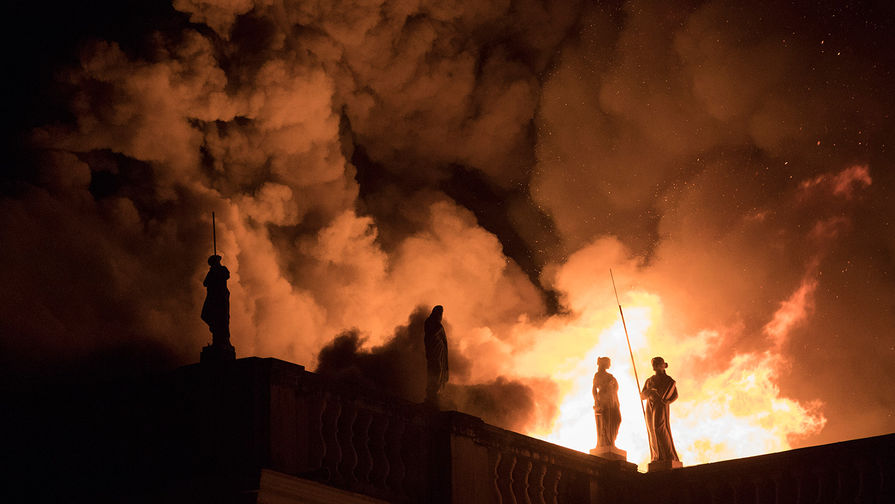 Во время пожара в&nbsp;Национальном музее Бразилии в&nbsp;Рио-де-Жанейро