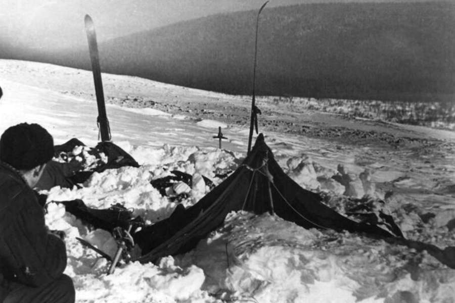 Палатка группы Дятлова, найденная спасателями 26 февраля 1959 года