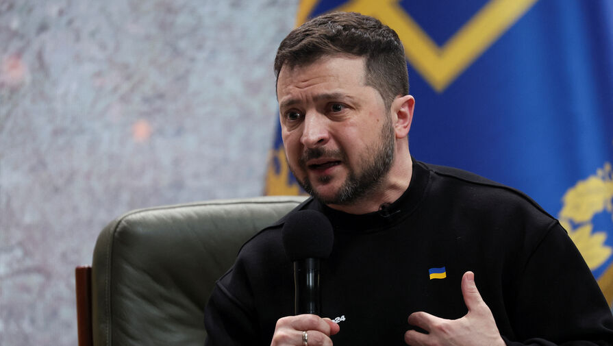 Зеленский предложил продлить мобилизацию и военное положение на Украине