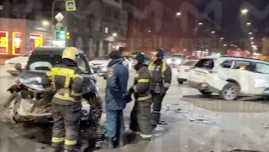 В Петербурге два человека пострадали в массовом ДТП
