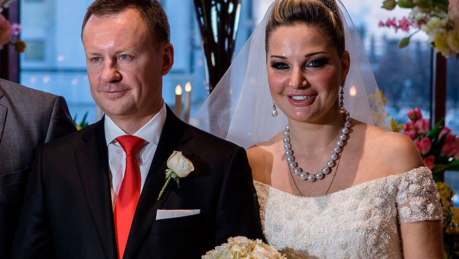 Депутат от КПРФ Денис Вороненков и депутат Мария Максакова из «Единой России» также поженились в 2015 году 