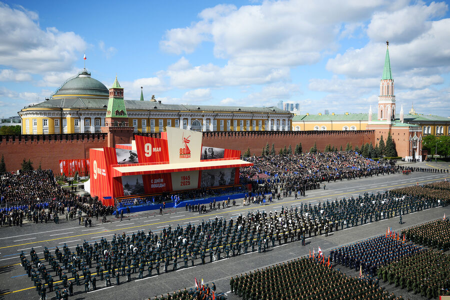 Парадные расчеты на&nbsp;Красной площади в&nbsp;Москве перед&nbsp;началом военного парада, посвященного 80-летию Победы в&nbsp;Великой Отечественной войне, 09&nbsp;мая 2025&nbsp;года