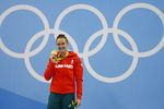 Венгерская пловчиха Катинка Хоссу завоевала золотую медаль и обновила мировой рекорд в комплексном плавании на 400 метров.