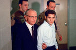 Подозреваемый в убийства сенатора Роберта Кеннеди Серхан Бишара Серхан со своим адвокатом в Лос-Анджелесе, июнь 1968 года