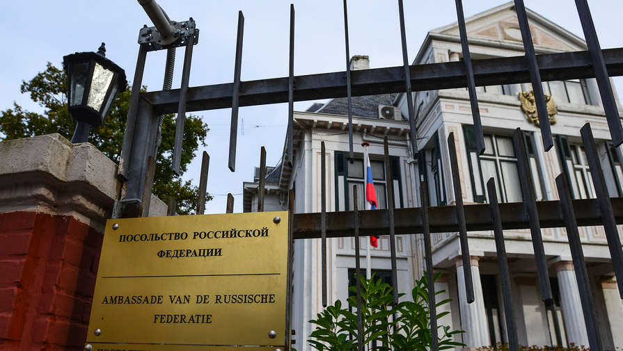 Российский бюджет может сэкономить 635 млн на возвращенных в страну дипломатах