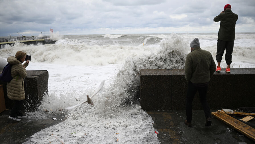 На Сочи идет сильнейший с 2005 года циклон Медикан