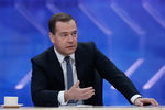 Премьер-министр России Дмитрий Медведев во время интервью журналистам пяти российских телеканалов в студии телецентра «Останкино»