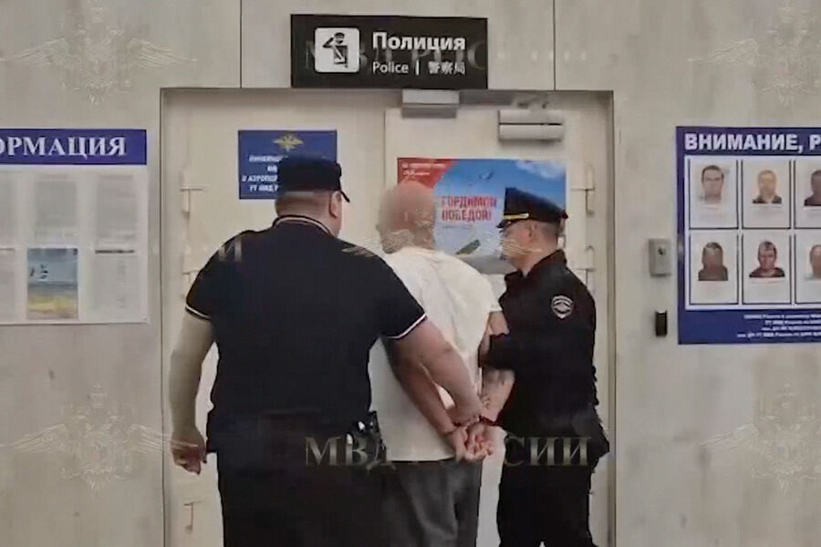 В Шереметьево мужчина под наркотиками бросил двухлетнего ребенка на пол. Мальчик в коме