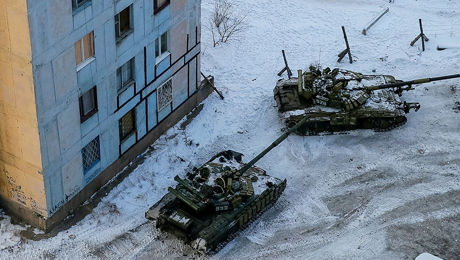 Танки в контролируемой украинским правительством Авдеевке, 1 февраля 2017 года