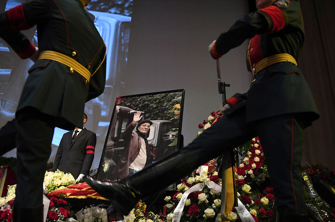 Во время церемонии прощания с режиссером Георгием Данелией в Доме кино, 9 апреля 2019 года