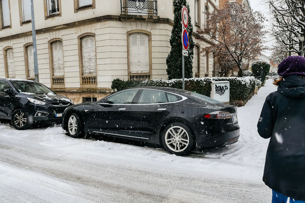 Водитель рассказал о переходе Tesla в «режим зимней спячки» - Газета.Ru |  Новости