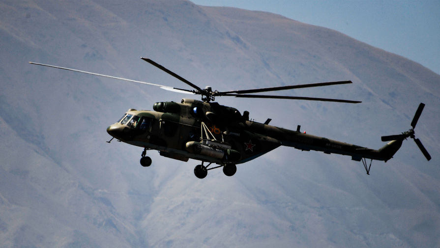Появились кадры с места жесткой посадки вертолета Ми-8 в Ульяновской области