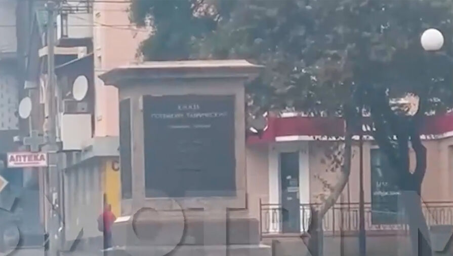 Из Херсона вывезли останки князя Потемкина и памятник ему