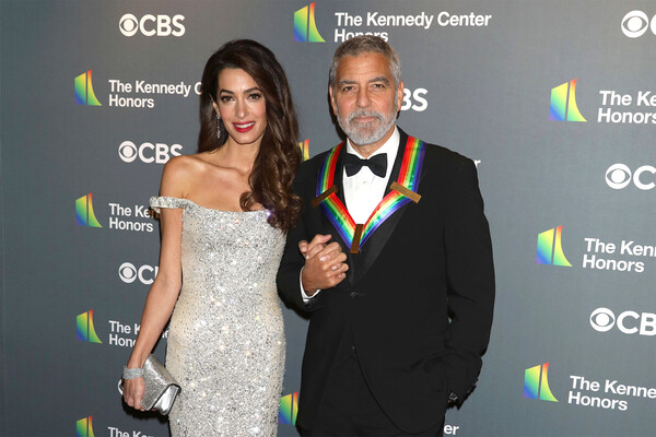Джордж и Амаль Клуни на&nbsp;церемонии вручения наград премии Центра Кеннеди, 2022&nbsp;год