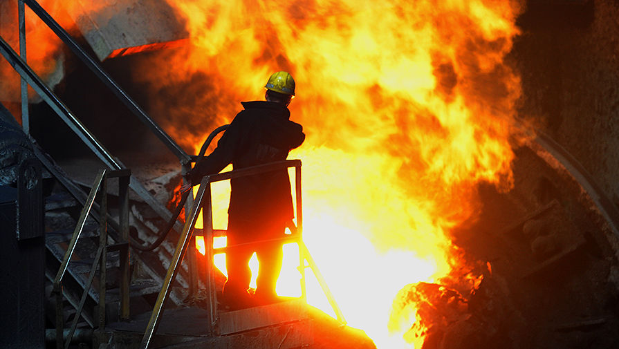 Главный пролет плавильного цеха на Медном заводе горно-металлургической компании «Норильский никель»