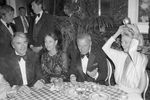 Фрэнк Синатра и его супруга Барбара на гала-вечере в Нью-Йорке, 1977 год