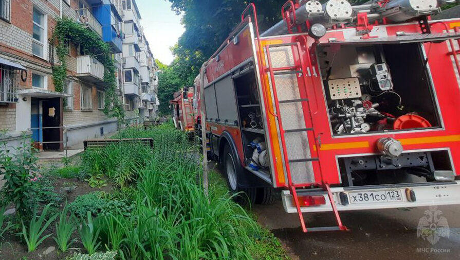 В Краснодаре квартира в многоэтажке загорелась после взрыва