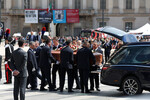 Гроб с телом Сильвио Берлускони у Миланского собора, 14 июня 2023 года