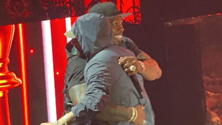 Эминем удивил фанатов выходкой на концерте 50 Cent