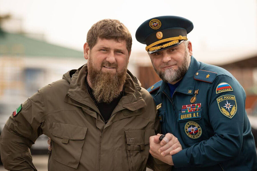 Глава Чеченской Республики Рамзан Кадыров и глава чеченского МЧС Алихан Цакаев