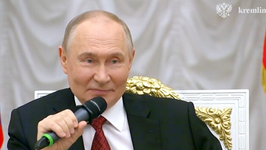 Путин поздравил россиян с Днем артистов