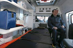 Дмитрий Медведев в салоне автомобиля скорой помощи в Оренбурге