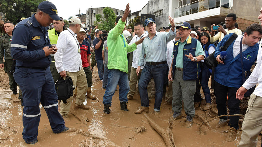 Президент Колумбии Хуан Мануэль Сантос в&nbsp;пострадавшем городе Мокоа, 1&nbsp;апреля 2017&nbsp;года